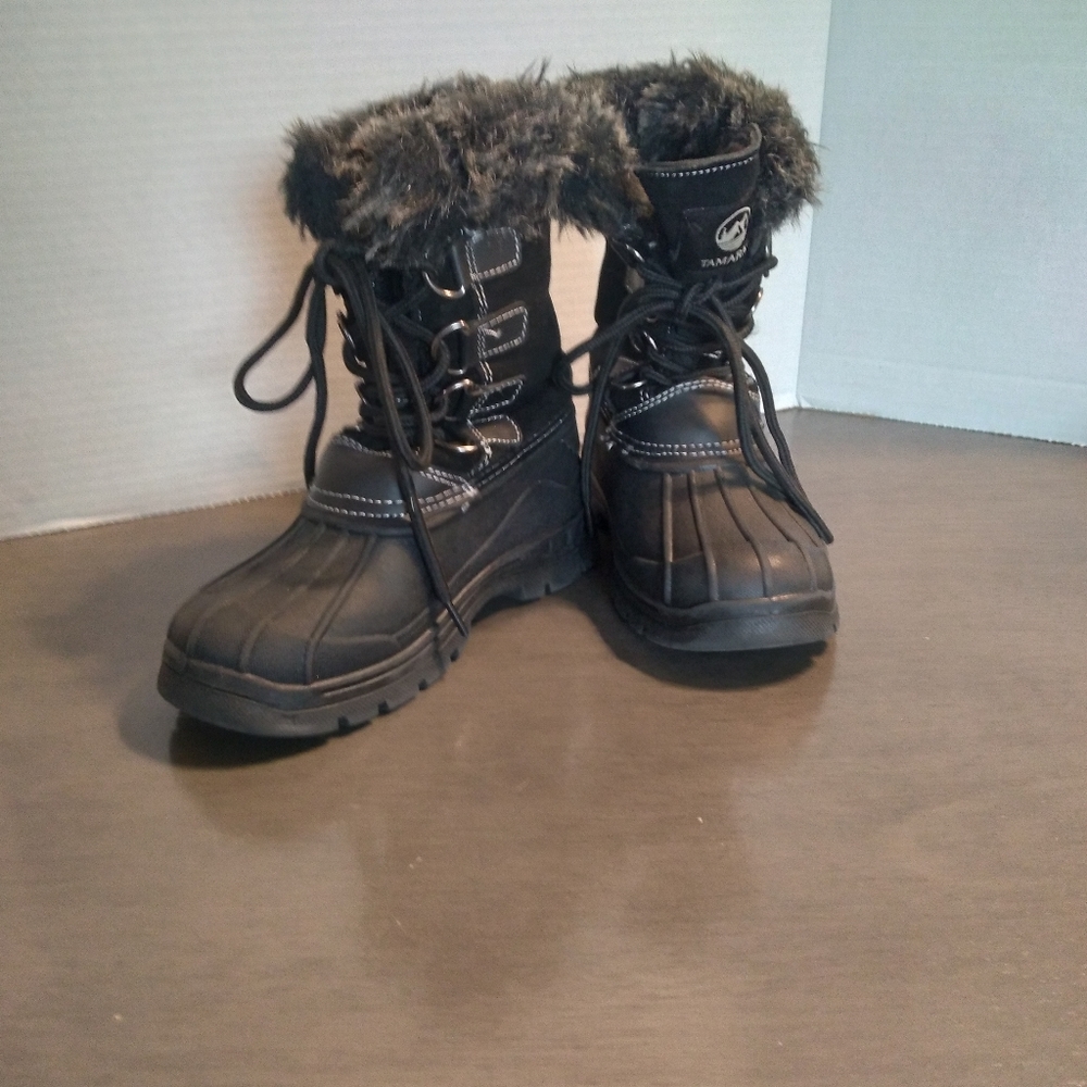 Tamarack girls black snow boots size 13